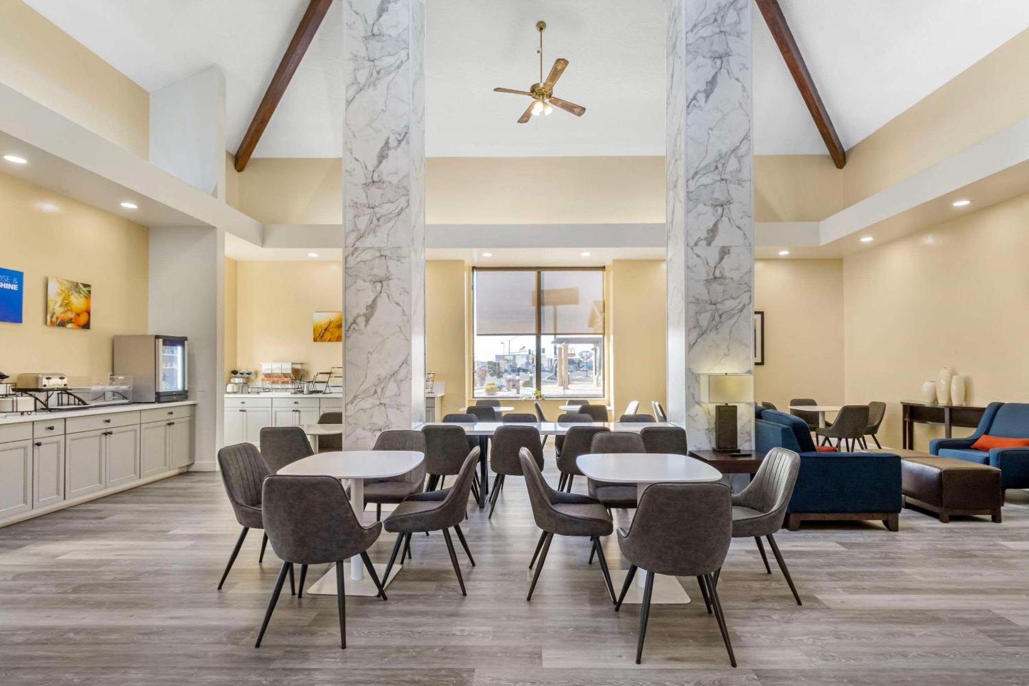 Comfort Inn & Suites Near Fallon Naval Air Station Esterno foto
