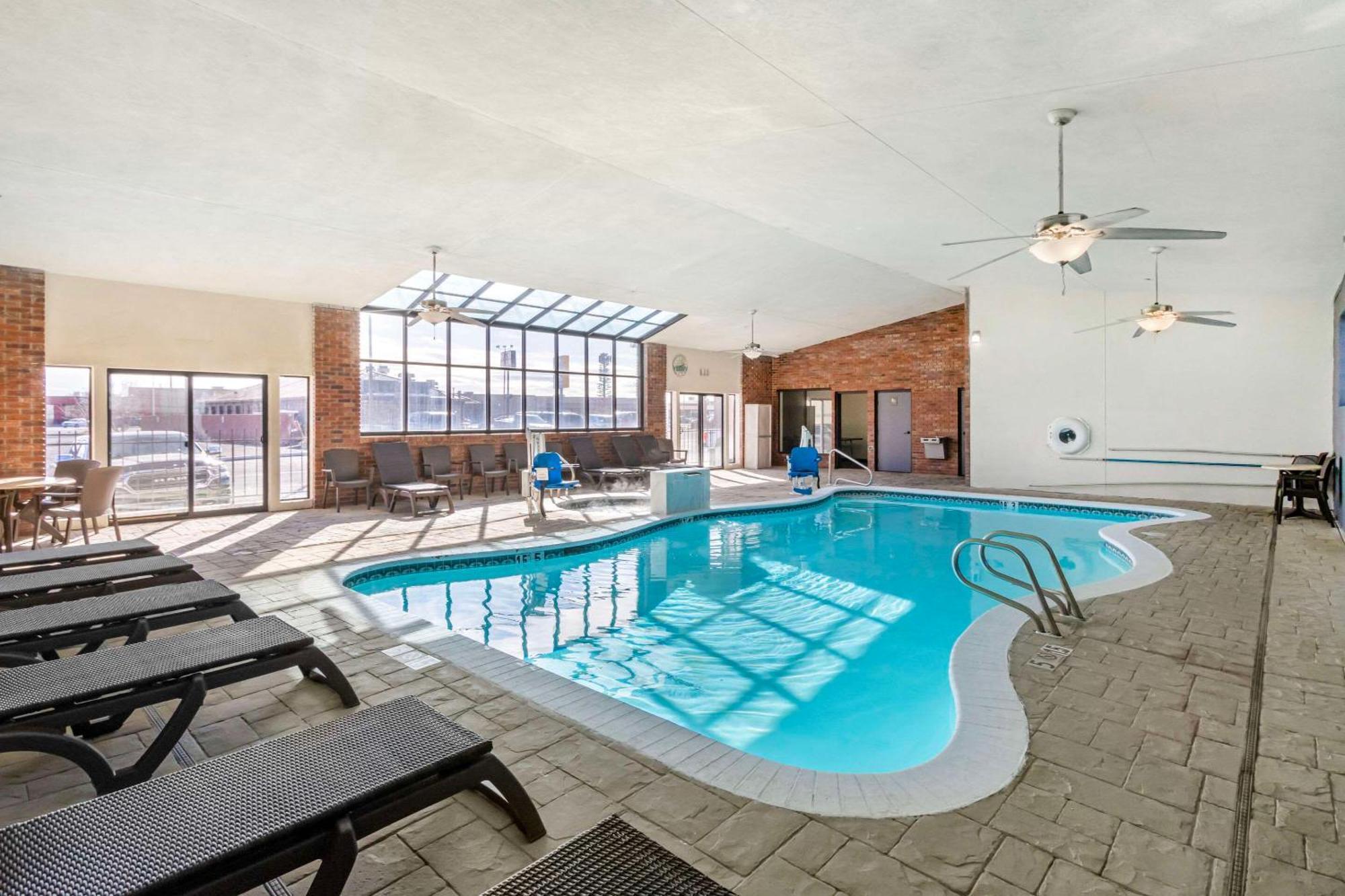 Comfort Inn & Suites Near Fallon Naval Air Station Esterno foto