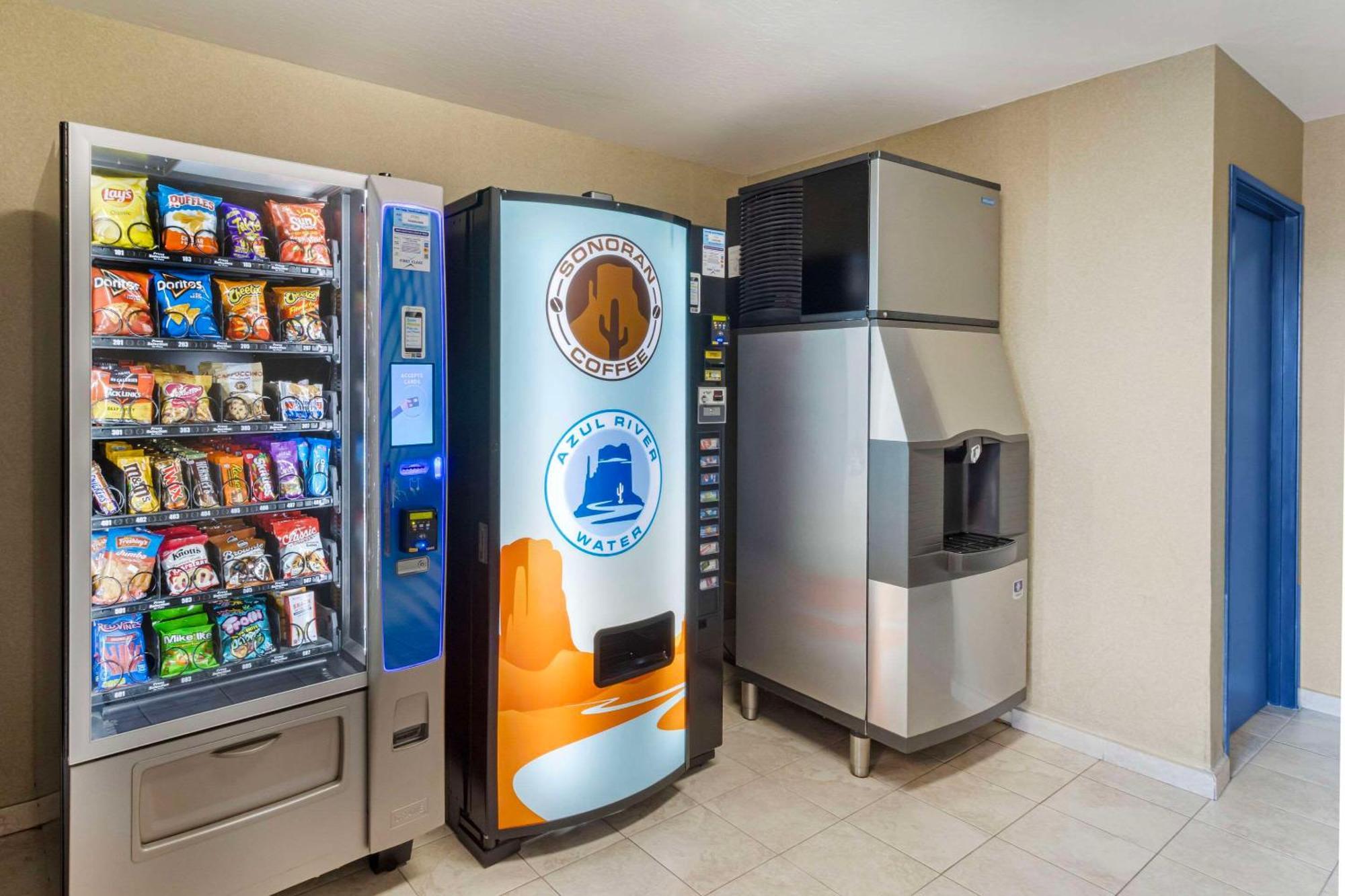 Comfort Inn & Suites Near Fallon Naval Air Station Esterno foto