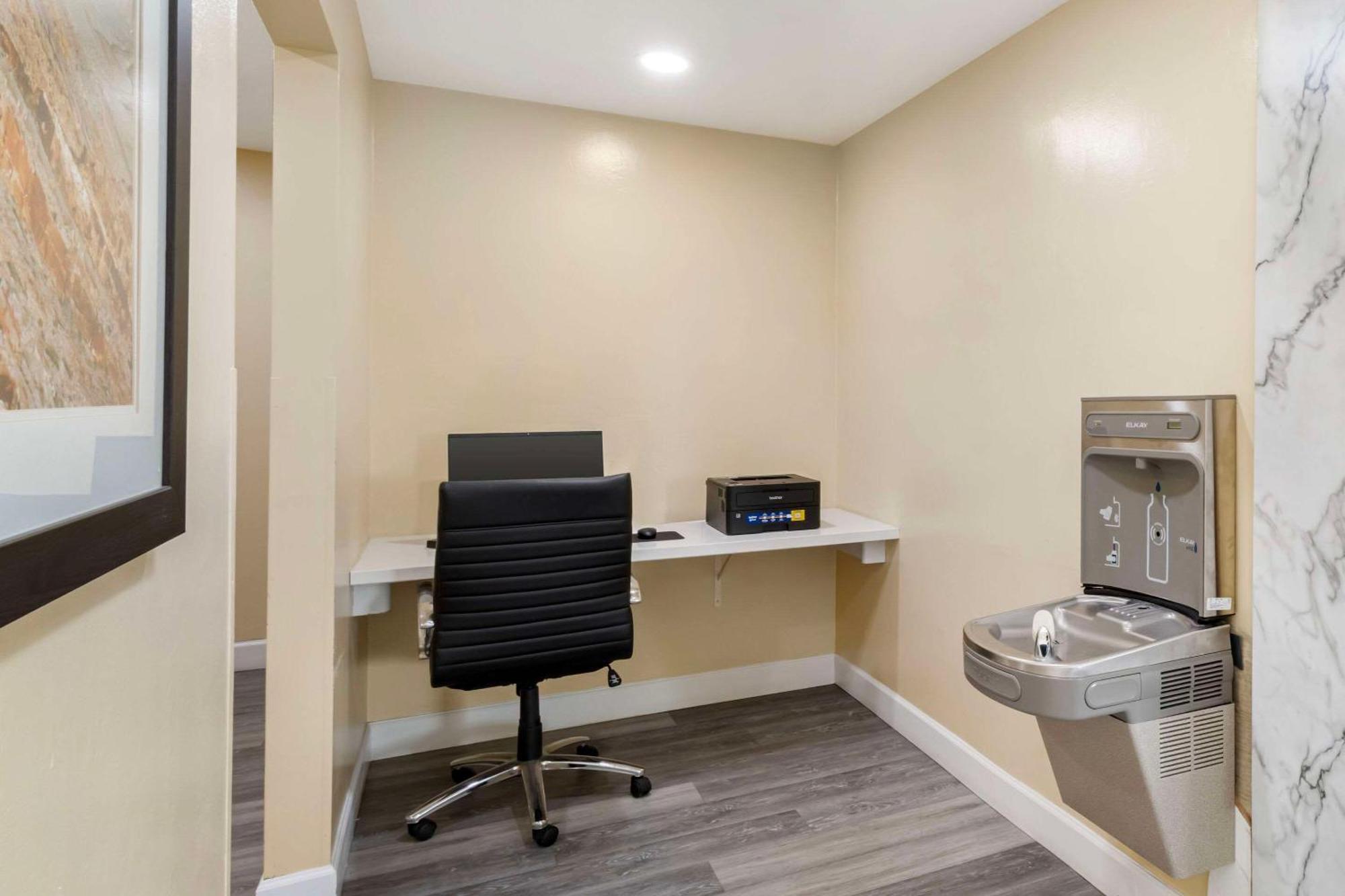 Comfort Inn & Suites Near Fallon Naval Air Station Esterno foto