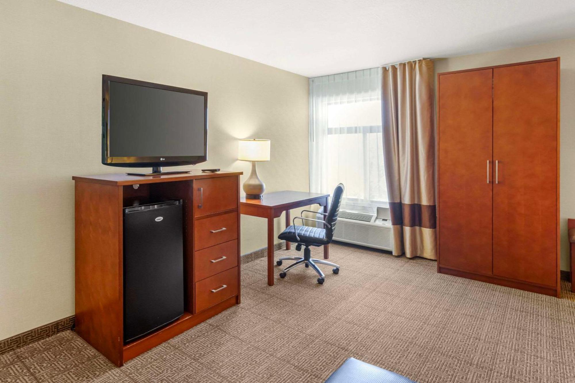 Comfort Inn & Suites Near Fallon Naval Air Station Esterno foto