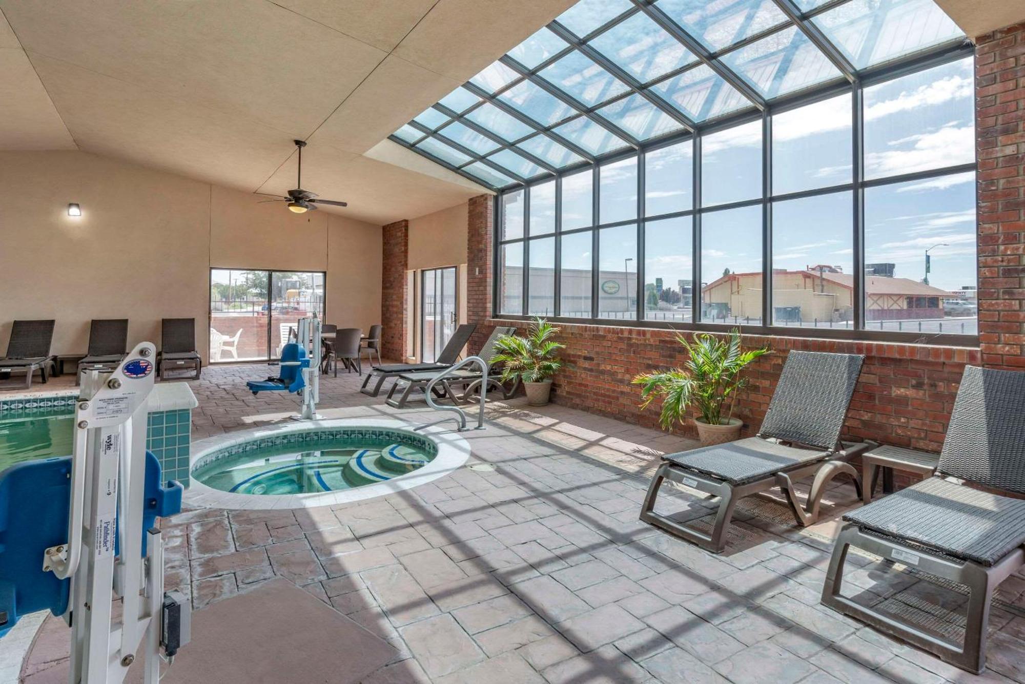 Comfort Inn & Suites Near Fallon Naval Air Station Esterno foto
