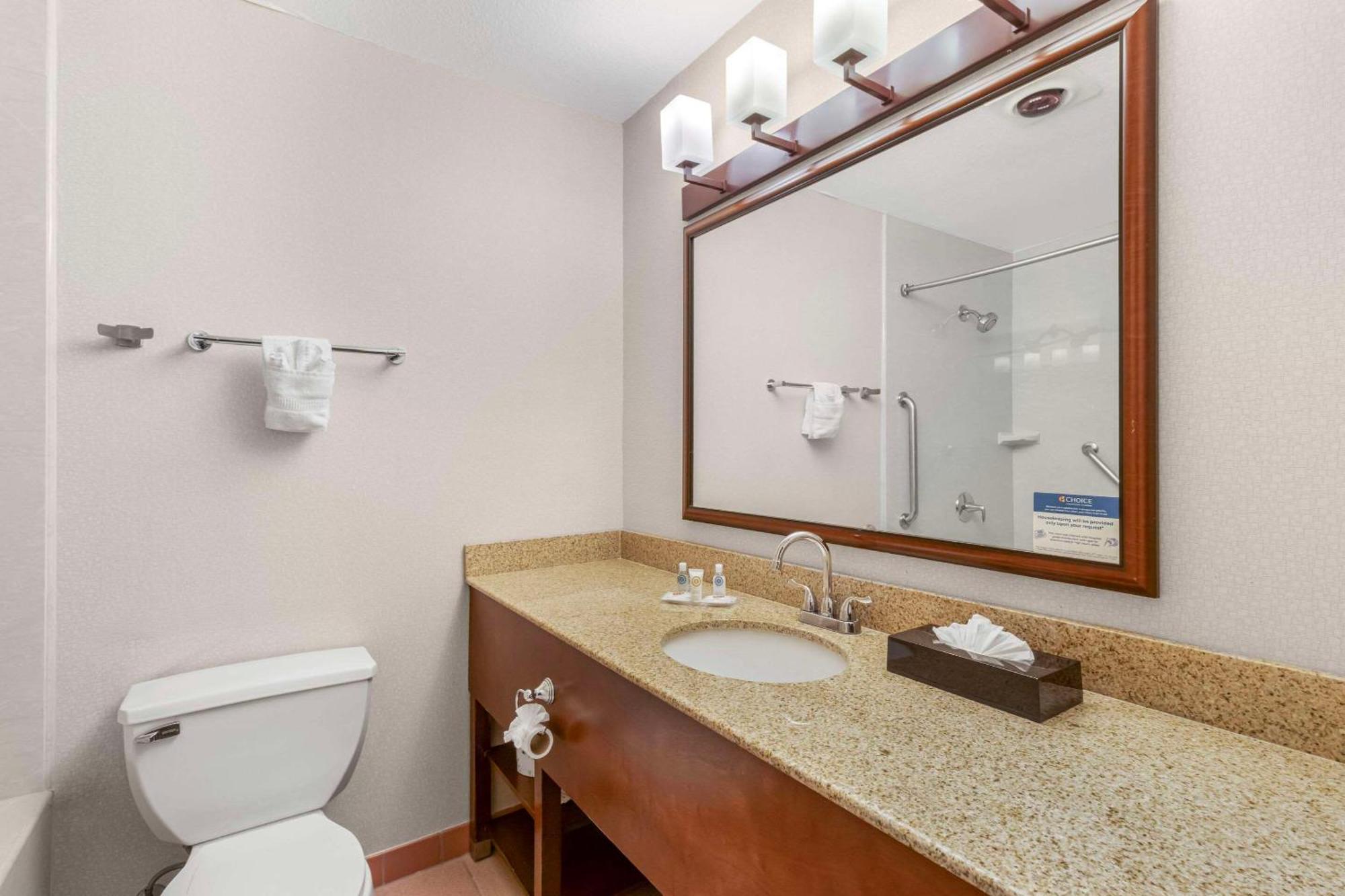 Comfort Inn & Suites Near Fallon Naval Air Station Esterno foto
