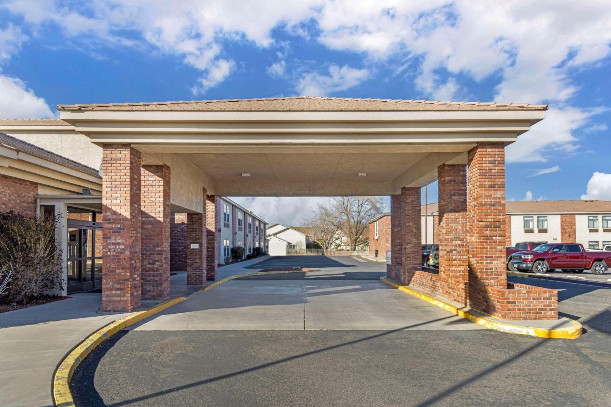 Comfort Inn & Suites Near Fallon Naval Air Station Esterno foto