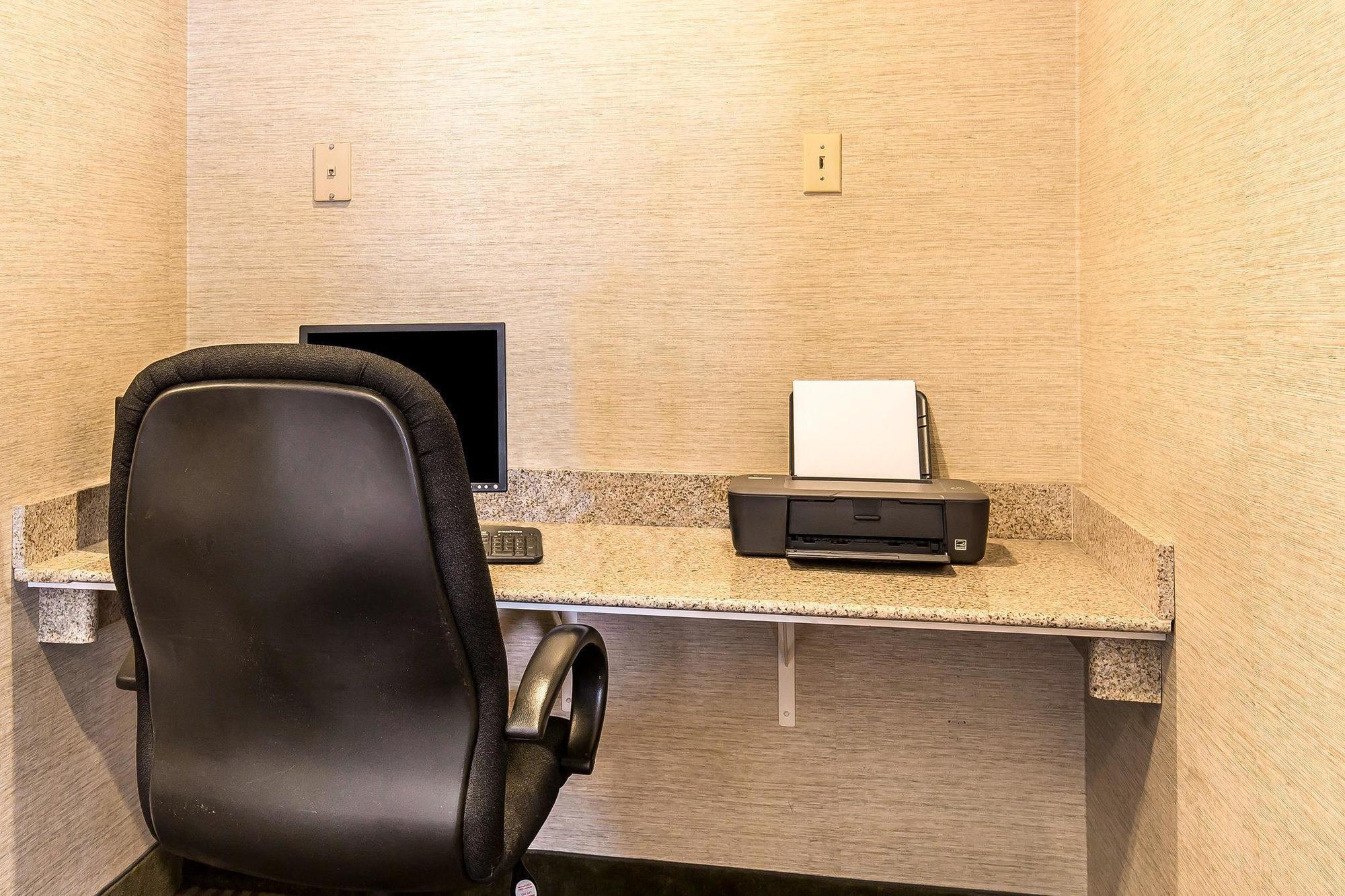 Comfort Inn & Suites Near Fallon Naval Air Station Esterno foto